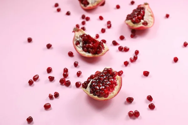 Pieces Ripe Pomegranate Color Background — Stock Photo, Image