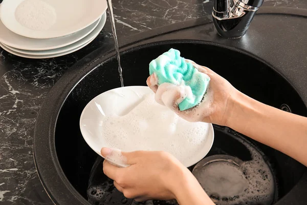 Woman Washing Plate Kitchen Sink — Stock Photo, Image