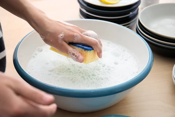 Femme Lave Vaisselle Dans Cuisine — Photo