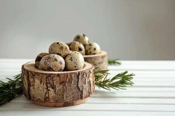 Wooden Bowl Fresh Quail Eggs Table — Stock Photo, Image