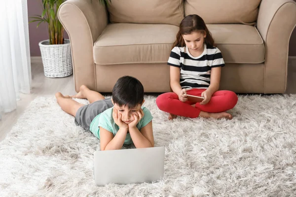 Cute Little Children Watching Cartoons Home — Stock Photo, Image