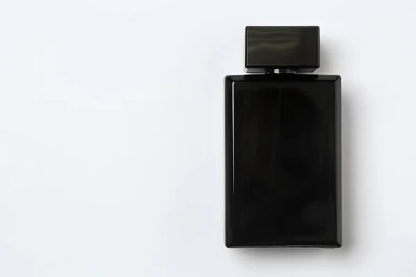 Sebotol Parfum Pada Latar Belakang Putih — Stok Foto