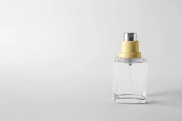 Frasco Perfume Sobre Fundo Branco — Fotografia de Stock