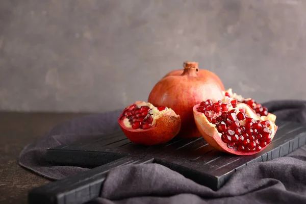 Ripe Pomegranates Table — Stock Photo, Image