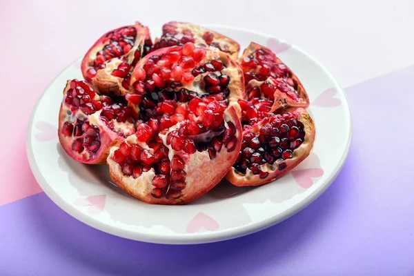 Plate Ripe Pomegranates Color Background — Stock Photo, Image