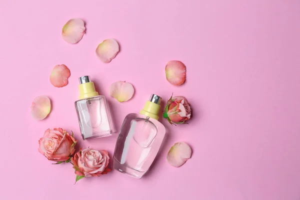 Bottles Perfume Flowers Color Background — Stock Photo, Image