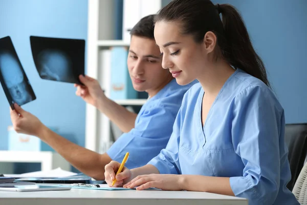 Young Doctors Working Clinic — Stock Photo, Image