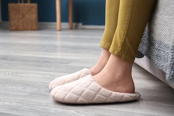 Young Woman Slippers Home — Stock Photo, Image