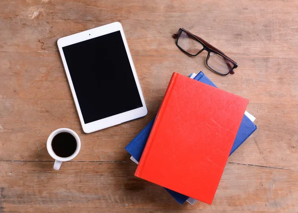 Books Tablet Computer Wooden Table — Stock Photo, Image