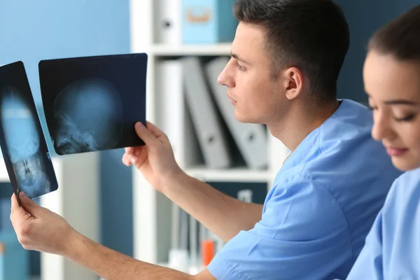 Young Doctors Studying Ray Images Clinic — Stock Photo, Image