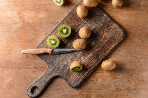 Tasty Ripe Kiwi Cutting Board — Stock Photo, Image