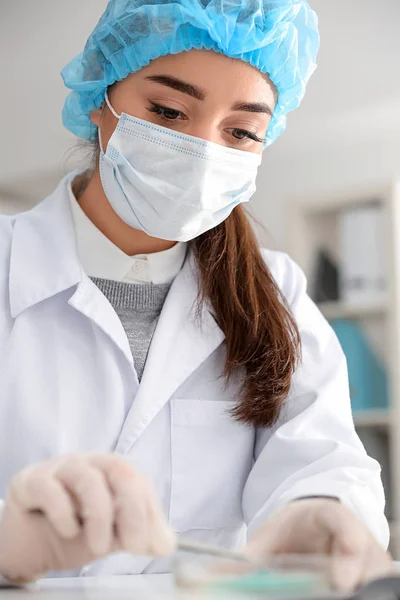 Young Doctor Working Laboratory — Stock Photo, Image