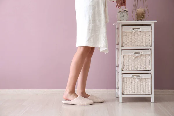 Mujer Joven Zapatillas Casa — Foto de Stock