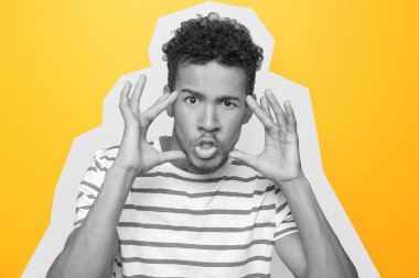 Renk arka plan üzerinde deli Afrikalı-Amerikalı adam portresi