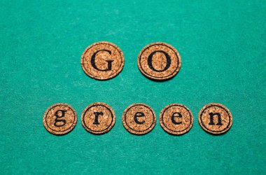 Metin yeşil renk arka plan üzerinde git