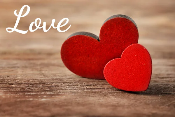Rote Herzen Mit Wortliebe Auf Holzgrund Valentinstag Feier — Stockfoto
