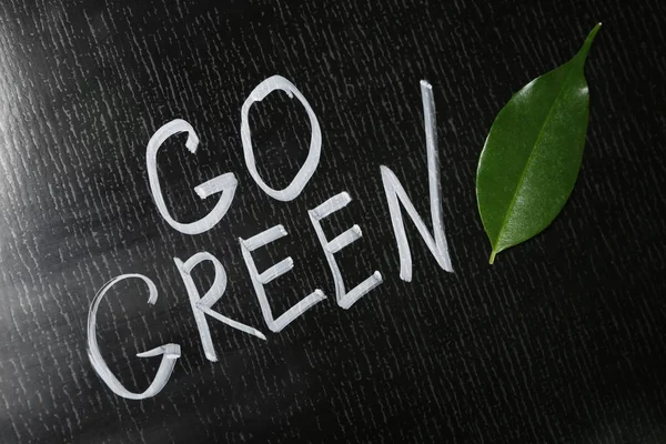 Texto Green Escrito Sobre Fondo Oscuro — Foto de Stock