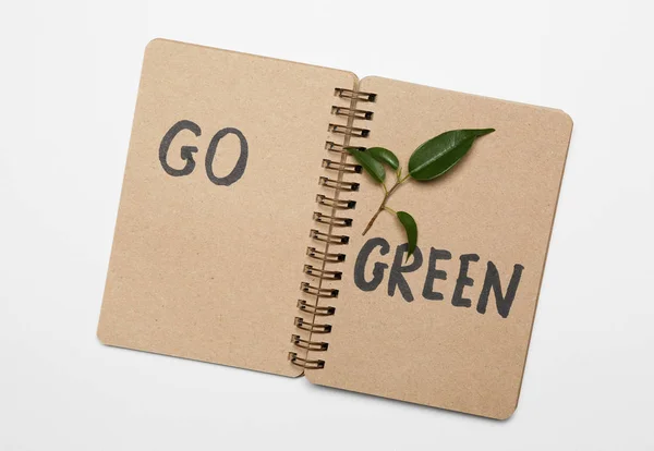 Cuaderno Papel Con Texto Green Sobre Fondo Blanco — Foto de Stock