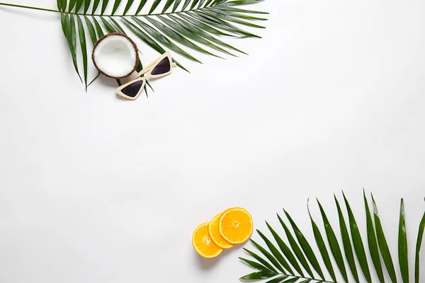 Female Sunglasses Tropical Fruits Leaves White Background — Stock Photo, Image