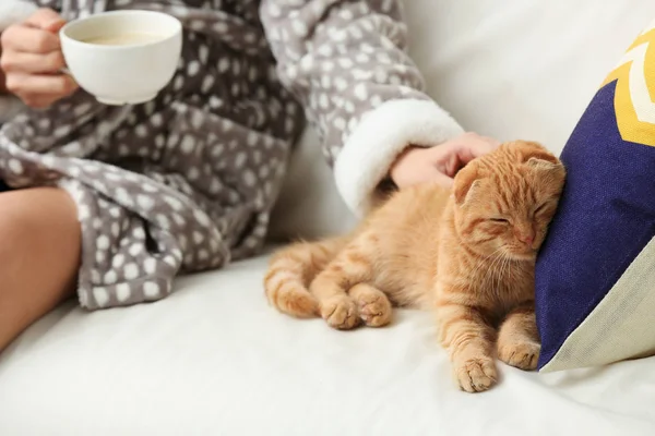 Young Woman Cute Funny Cat Drinking Coffee Home — Stock Photo, Image