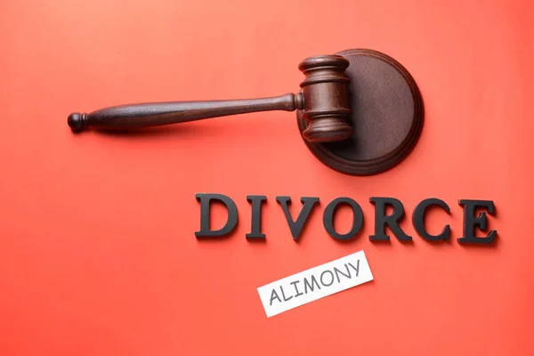 Слова Alimony Divorce Суддею Кольоровому Фоні — стокове фото