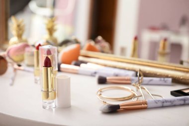 Tuvalet Masası aksesuarları ile profesyonel ruj