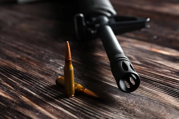 테이블에 총알과 — 스톡 사진