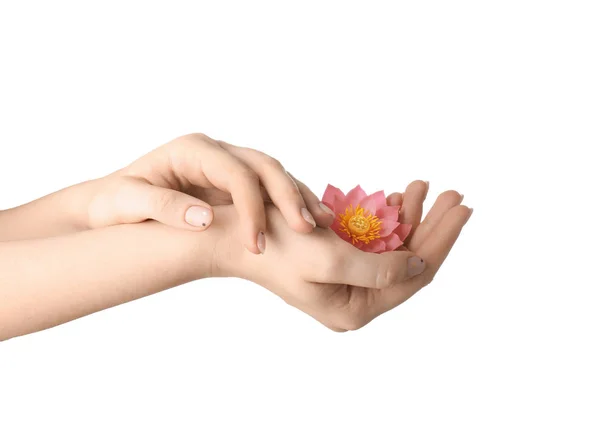 Mains Féminines Avec Manucure Tenant Fleur Sur Fond Blanc — Photo