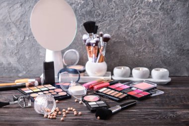 Profesyonel makyaj kozmetik ahşap tuvalet Masası üzerinde
