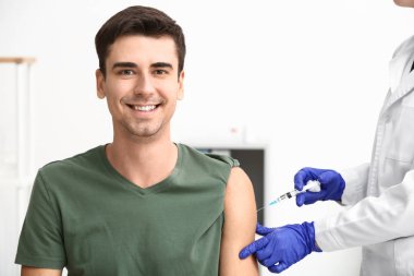 Klinik Doktor telkih erkek hastada