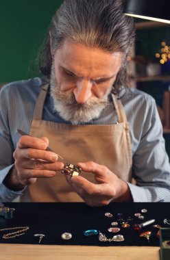 Kuyumcu ile atölye güzel süsleme