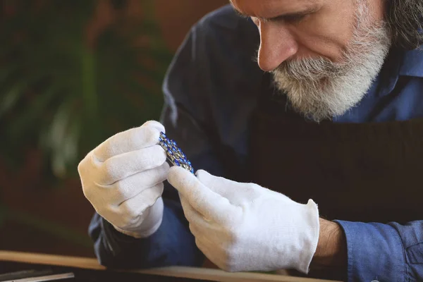 Jeweller Beautiful Adornment Workshop — Stock Photo, Image