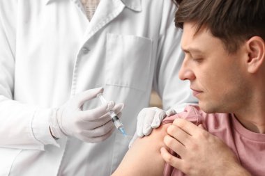 Doktor insan gribi Kliniği karşı telkih