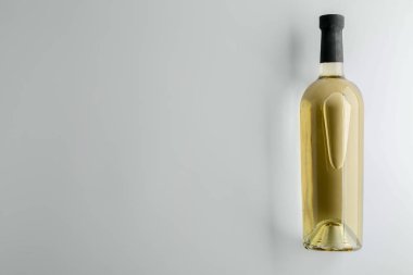 Açık renkli lezzetli şarap şişe