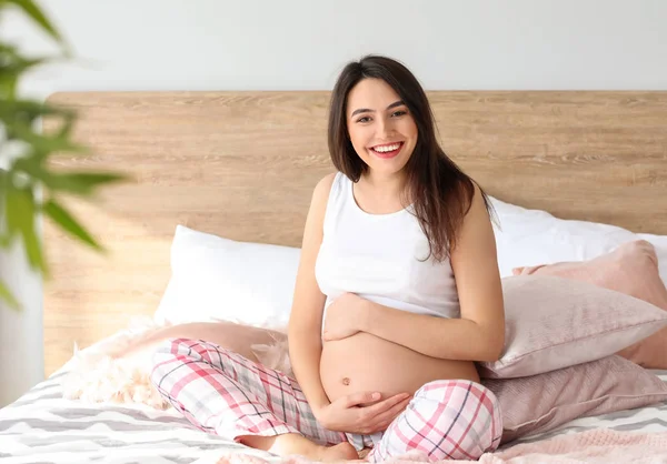 Hermosa Mujer Embarazada Dormitorio —  Fotos de Stock