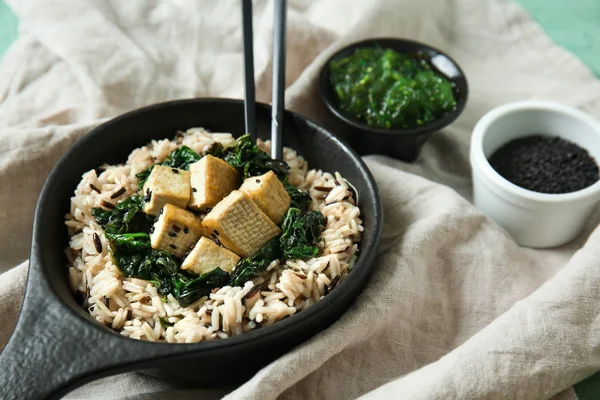 Arroz Sabroso Con Queso Tofu Tazón Mesa — Foto de Stock