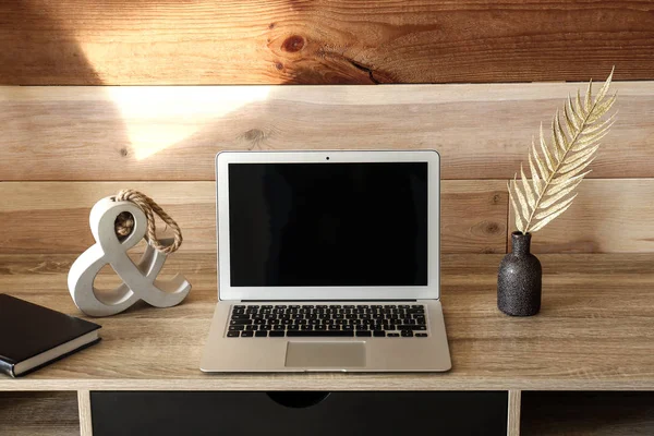 Modern Laptop Table Wooden Wall — Stock Photo, Image