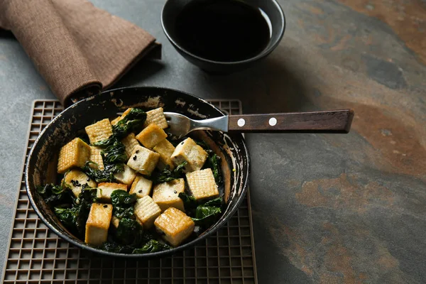 Sabroso Queso Tofu Tazón Sobre Una Mesa Gris — Foto de Stock