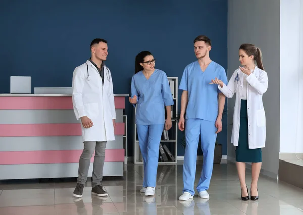 Equipo Médicos Clínica — Foto de Stock