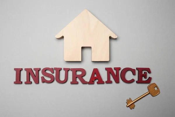 Wooden Figure House Key Word Insurance Grey Background — Stock Photo, Image