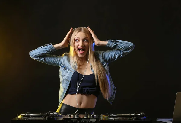 Femenino Tocando Música Club — Foto de Stock