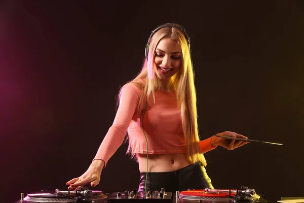 Female Playing Music Club — Stock Photo, Image