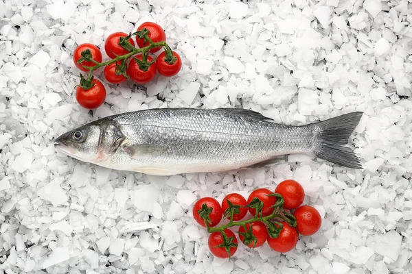 Вкусная Свежая Морская Рыба Помидорами Соли — стоковое фото