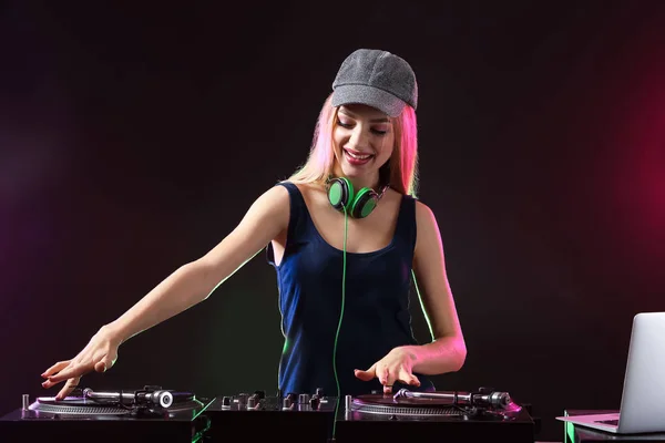 Female Playing Music Club — Stock Photo, Image