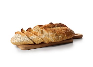 Tahta kesme somun beyaz zemin üzerine taze ekmek ile