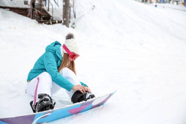 Sportif kadın snowboard, kış