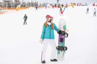 Snowboard kış Resort ile sportif kadın