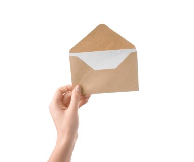 El ile zarf beyaz arka plan üzerinde