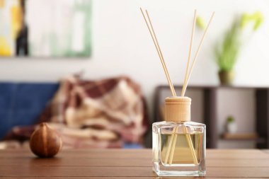 Odadaki masada Reed dağıtıcı