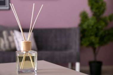 Odadaki masada Reed dağıtıcı